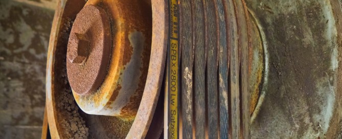 How to Replace the V-Belts on Kalamazoo Saws, tools, tools, tool, industrial, heavy duty